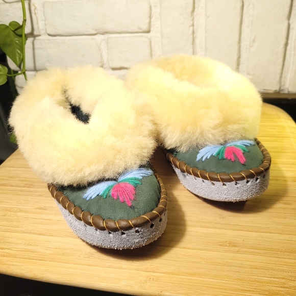 Shoes - Native American Handmade Buffalo & Sheepskin Moccasins